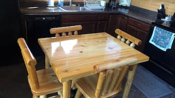 Kabin, Beberapa Tempat Tidur, hot tub | Dapur pribadi | Lemari es, microwave, oven, dan kompor