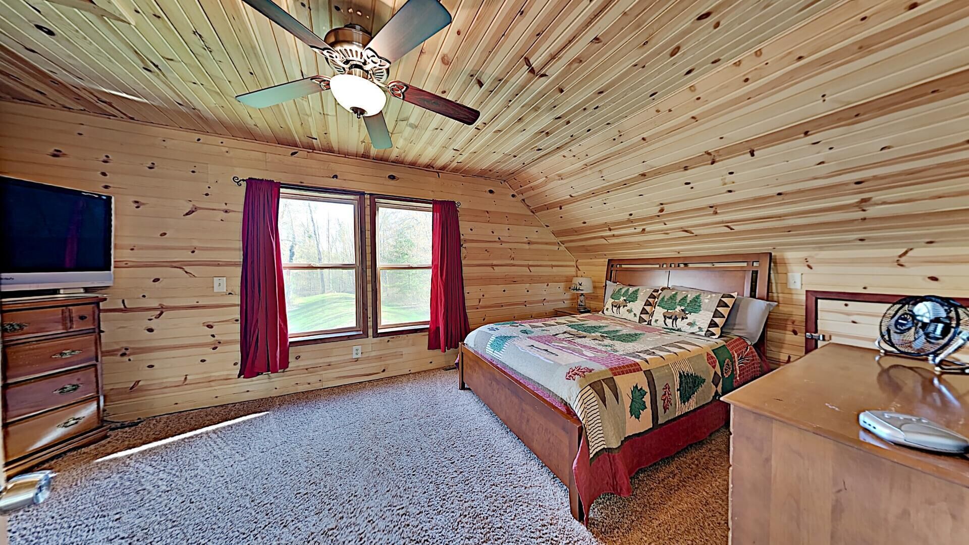 Cabin, Multiple Beds, Hot Tub | 3 bedrooms, free WiFi, bed sheets