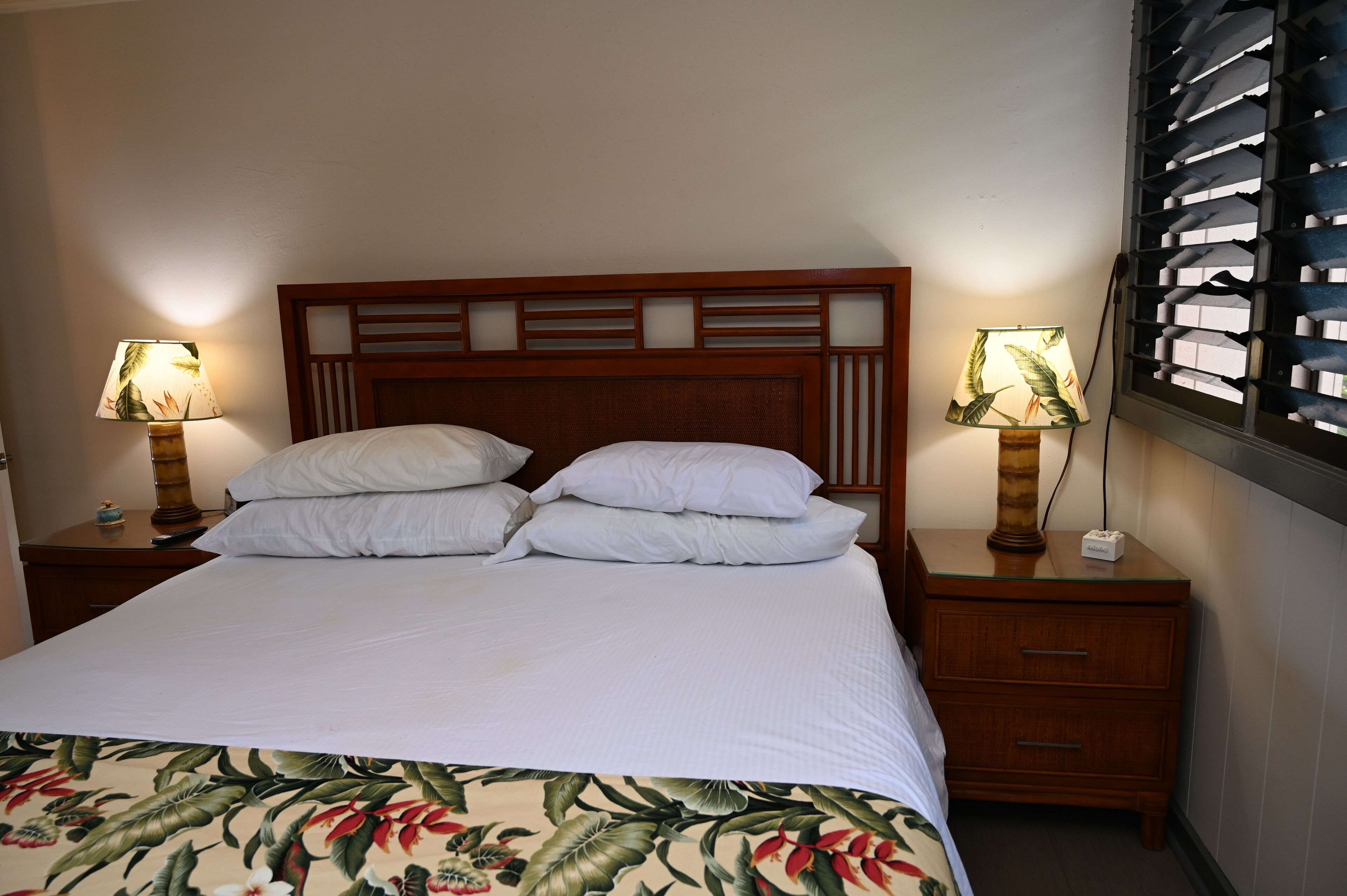 1 quarto, cofres nos quartos, escrivaninha