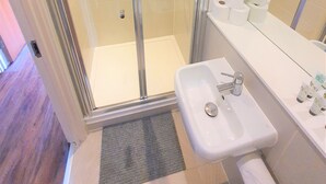 Bathroom - (189OC-4) Cozy Studio Near Beach & Town Centre 189OC-4 (Bournemouth)