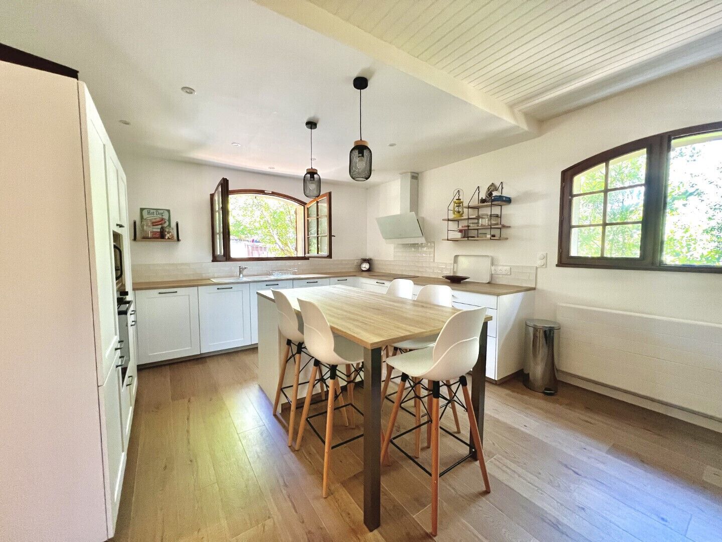 Kjøleskap, mikrobølgeovn, ovn og oppvaskmaskin