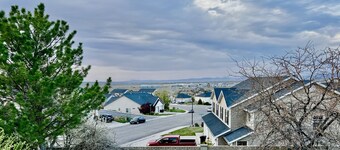Cheerful 3 bedrooms house on the hillside with view