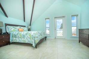 3 عدّة غرف نوم ومكواة/لوح كي وواي فاي وملاءات أسرّة