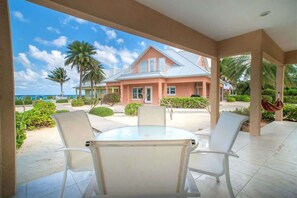 تناول الطعام بالخارج