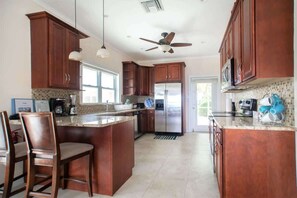 Fridge, microwave, oven, stovetop - Luxury 3bd Beach View, # 3 Blue, Stunning Views (North Side)