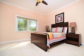 3 slaapkamers, een strijkplank/strijkijzer, wifi, beddengoed