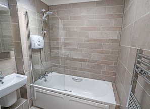 Douche, serviettes fournies