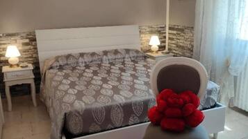 1 Schlafzimmer, Schreibtisch, Bügeleisen/Bügelbrett, kostenloses WLAN