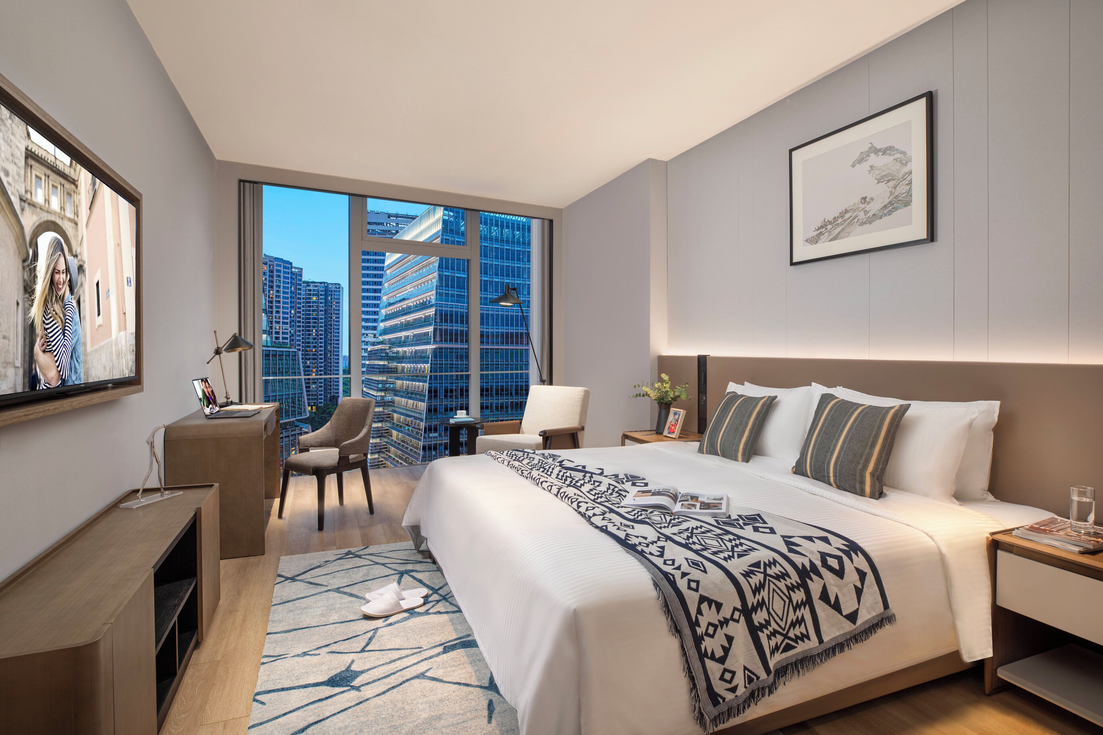 เอ็กเซกคิวทีฟอพาร์ทเมนท์, 1 ห้องนอน | ผ้านวมขนเป็ด, โต๊ะทำงาน, พื้นที่ทำงานแบบใช้แล็ปท็อป, ห้องเก็บเสียง