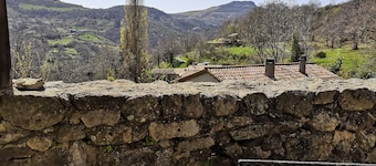 Maison en pierres dans petit hameau, Idéal pour amoureux de nature et randonnées