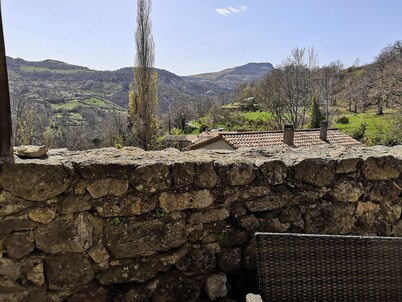 Stone house in small hamlet, Ideal for nature lovers and hikers