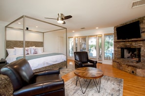 5 bedrooms, desk, iron/ironing board, free WiFi - The Grotto- 5bd/4ba-Waterfalls-Pool-Spa-Games Room-Secluded Acreage (Desert Hot Springs)