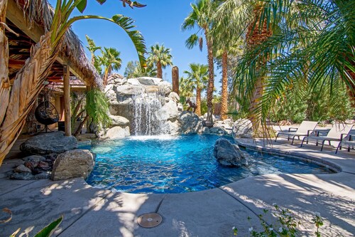 The Grotto- 5bd/4ba-Waterfalls-Pool-Spa-Games Room-Secluded Acreage