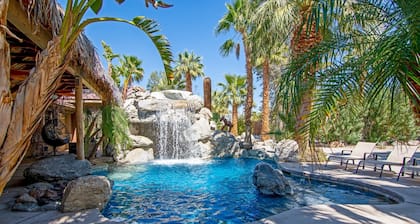 The Grotto- 5bd/4ba-Waterfalls-Pool-Spa-Games Room-Secluded Acreage