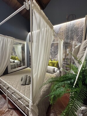 4 camere, una scrivania, ferro/asse da stiro, Wi-Fi gratuito