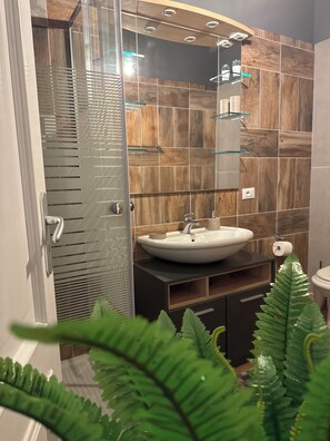 Combined shower/bathtub, hair dryer, bidet, towels - Villa Ortensia infinity pool sea view (Trabia)