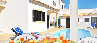 Villa w/ heatable pool & BBQ near the beach