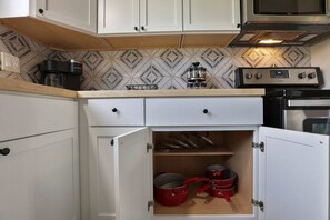 冰箱、微波炉、烤箱、炉灶