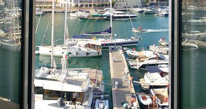 Superb apartment overlooking the port of Bonifacio + Private parking lot