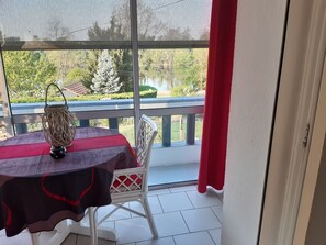 Dining - Totally independent apartment on the first floor of a detached house (Bergerac)