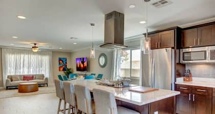 2 Minutes from Talking Stick Field and Top Golf