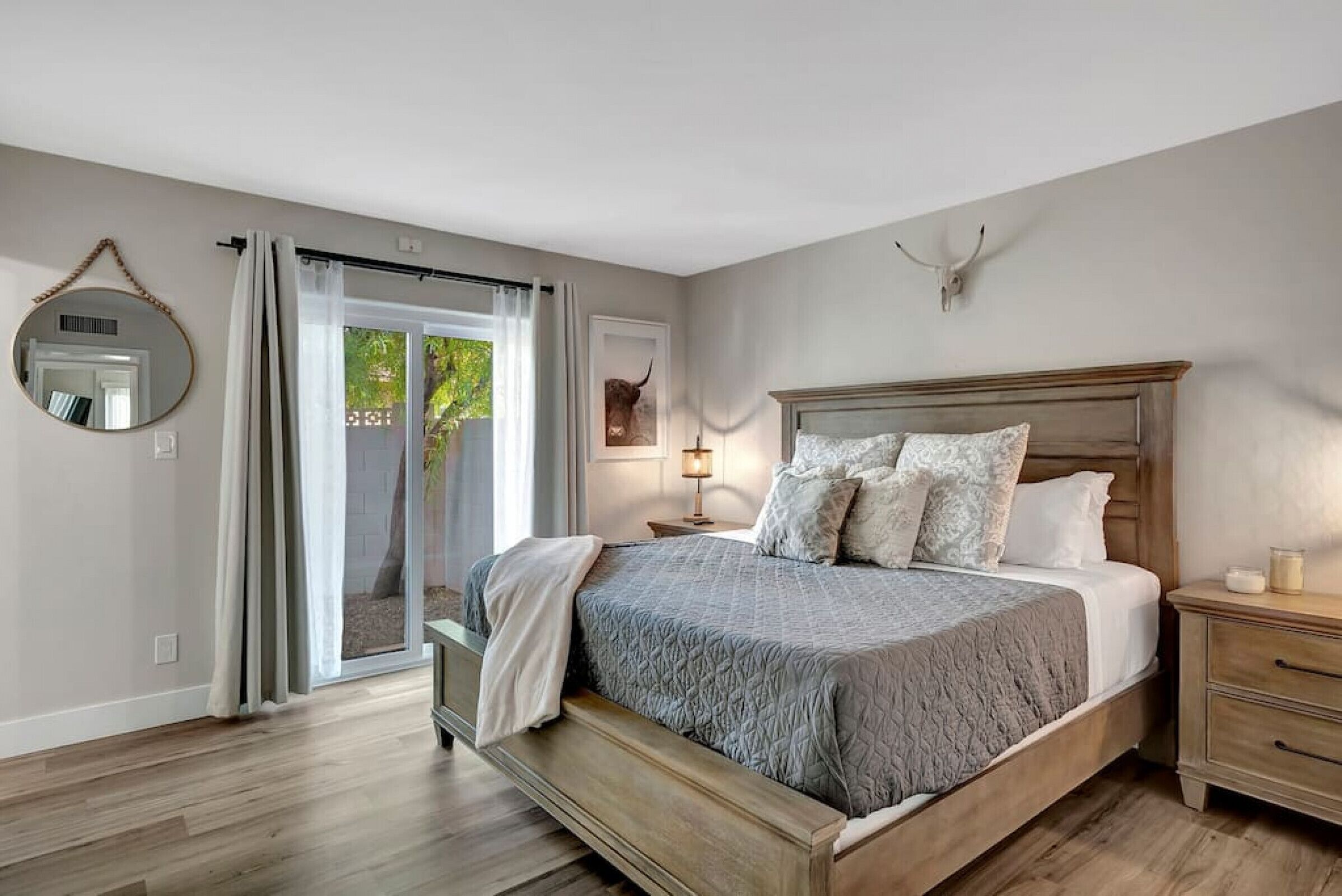 3 habitaciones, escritorio, tabla de planchar con plancha y wifi gratis 