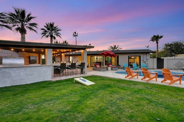 Outdoor dining - Breathtaking Piestewa Peak Views! Outdoor Haven! (Phoenix)