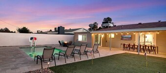 Family Friendly Getaway 3bd/2ba w/ Pool & Hot tub!