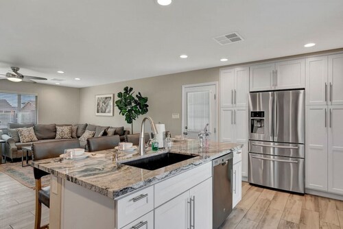 Family Friendly Getaway 3bd/2ba w/ Pool