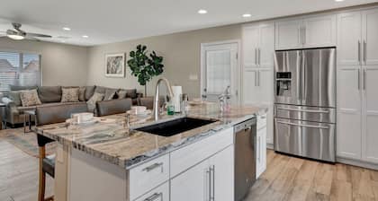 Family Friendly Getaway 3bd/2ba w/ Pool