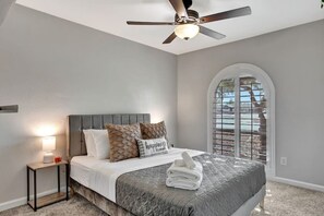 4 bedrooms, desk, iron/ironing board, free WiFi