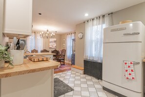 Interior - Adorable Kingston Cottage in the Heart of the Roundout Historic Area Downtown. (Kingston)