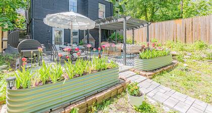 Adorable Kingston Cottage in the Heart of the Roundout Historic Area Downtown.