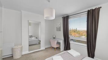 Iron/ironing board, free WiFi, bed sheets