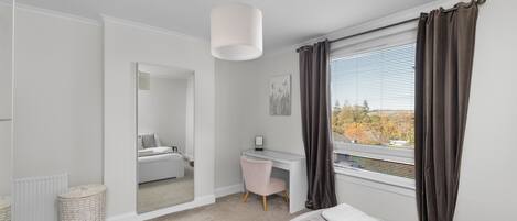 3 habitaciones, tabla de planchar con plancha y wifi gratis