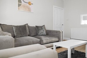 TV - Sidlaw View - 3 Bed with Style (Dundee)