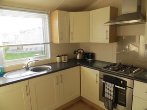 Apartment, Private Bathroom | Private kitchen