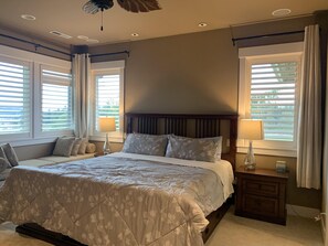 5 chambres, bureau, fer et planche à repasser, lit parapluie