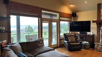 Smart TV, fireplace