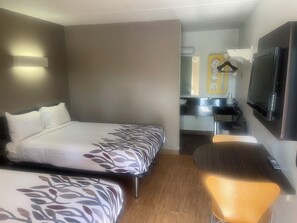 Deluxe Double Room - PT6 INN (Evansville)