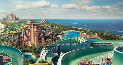 Beach, Ocean View Pool, King Bed - Walking distance to Restaurants & the Beach!