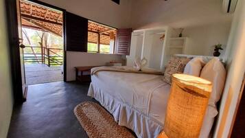 Quarto luxo | Frigobar, Wi-Fi de cortesia, roupa de cama