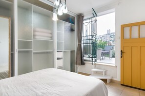 2 bedrooms, desk, soundproofing, iron/ironing board