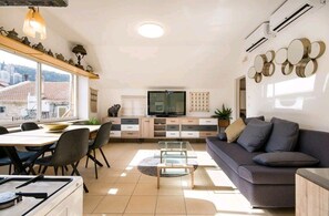 Flat-screen TV - Bahai gardens view, german colony central location (Haifa)