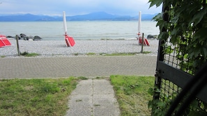 Property grounds - RENOVATED LAKEFRONT APARTMENT: NEW MANAGEMENT CASA AMELIAS (Peschiera del Garda)