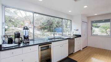 Casa, diversos llits, cuina | Cuina privada | Frigorífic, microones, forn i rentaplats