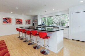 House, Multiple Beds, Kitchen | Private kitchen | Fridge, microwave, oven, dishwasher - Timber Ridge Treehouse (Austin)