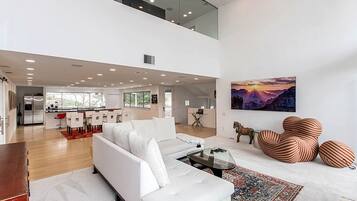 House, Multiple Beds, Kitchen | Living room | 40-inch TV with digital channels