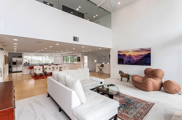 House, Multiple Beds, Kitchen | Living room | 40-inch TV with digital channels - Timber Ridge Treehouse (Austin)