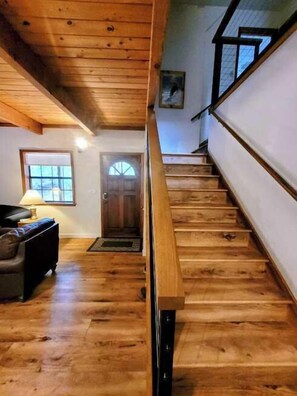 House, Multiple Beds, Balcony, Mountain View (Relax Inn) | Interior